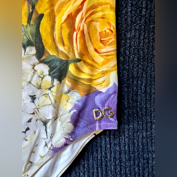 NEW Dolce & Gabbana Floral Swimsuit Girl 9/10 Years - Picture 4 of 7